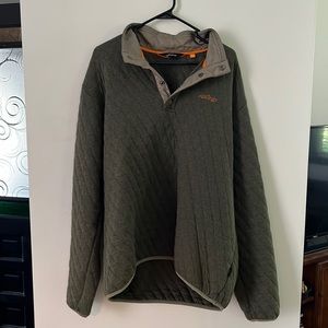 Brand new and never worn Orvis Quilted Snap Sweatshirt. Perfect condition!